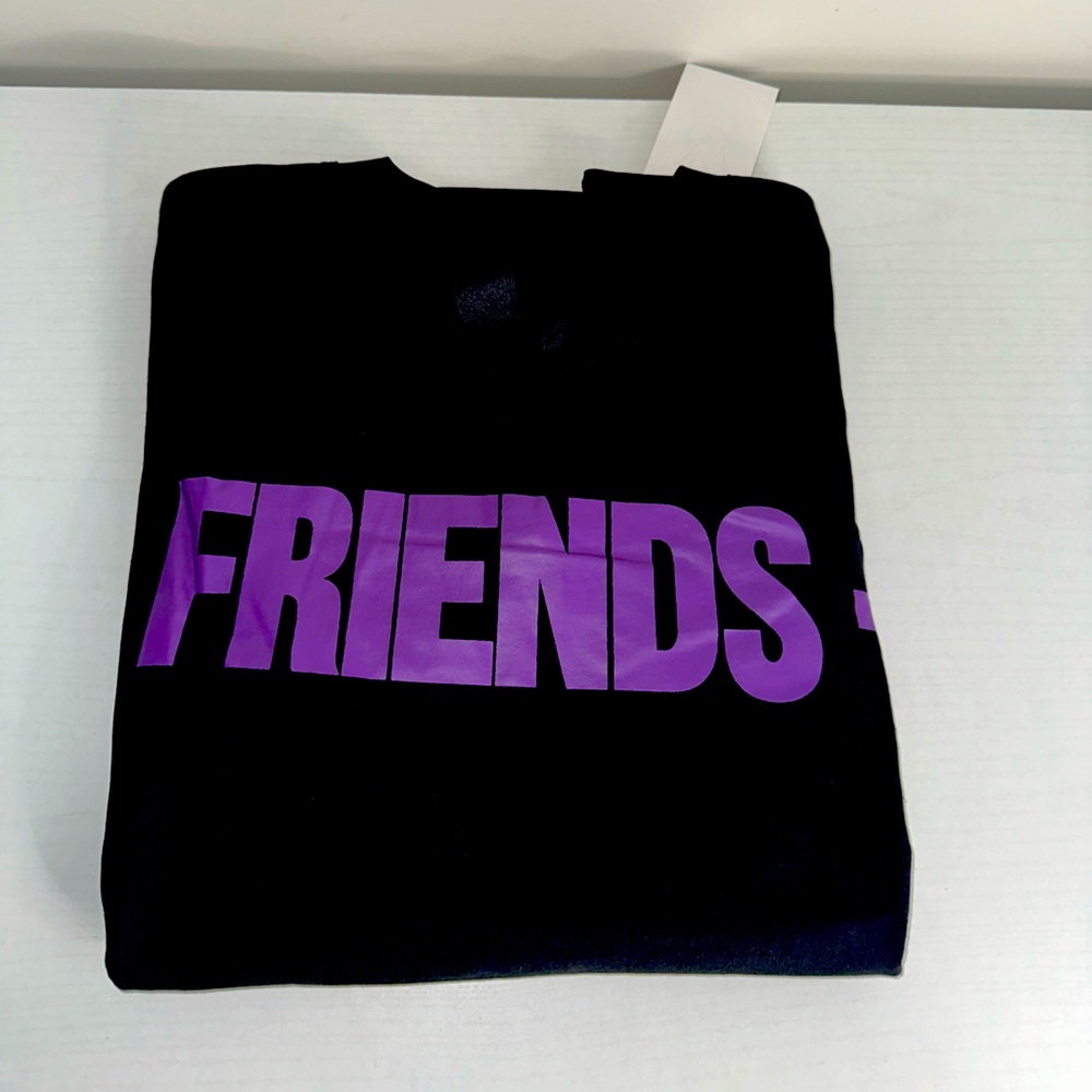Men’s V-Lone shirt